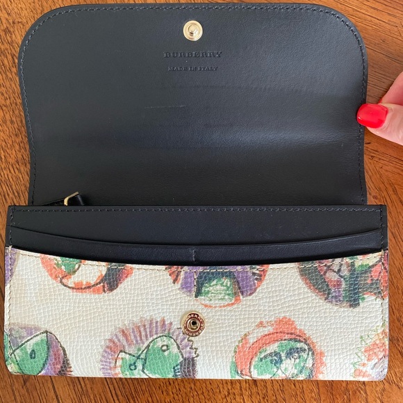 BURBERRY
Calfskin Pallas Head Motif Print Wallet - Picture 4 of 9